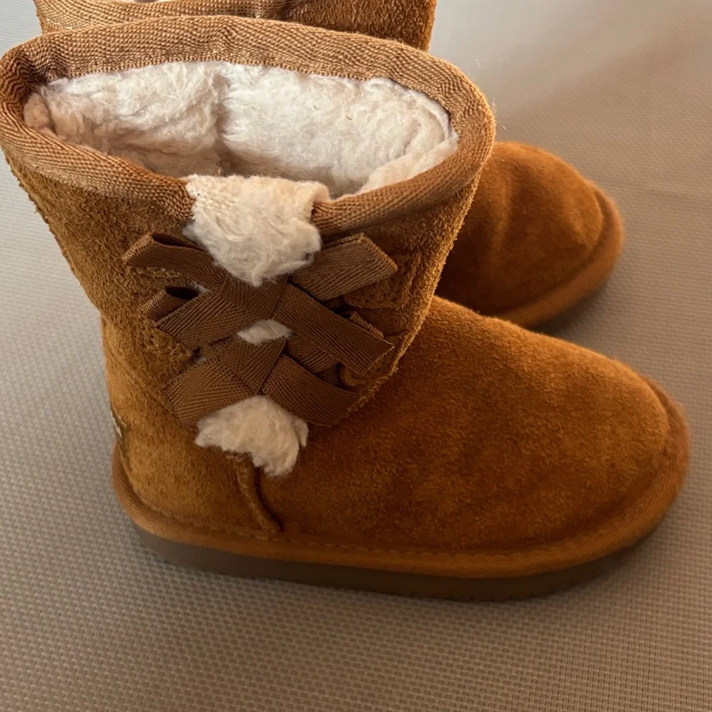 Koolaburra Tan Suede shearling Boots with Bow Accent toddler 7